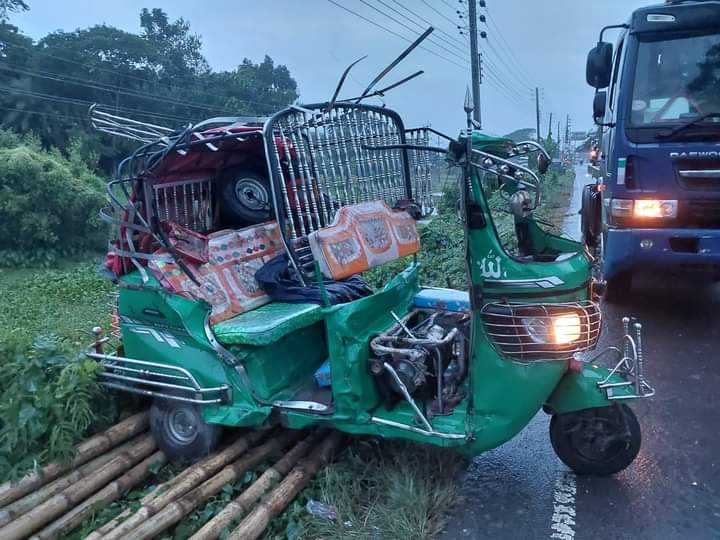 ভাঙ্গায় সড়ক দুর্ঘটনায় দুই পুলিশ সদস্যের মৃত্যু, আহত -৪