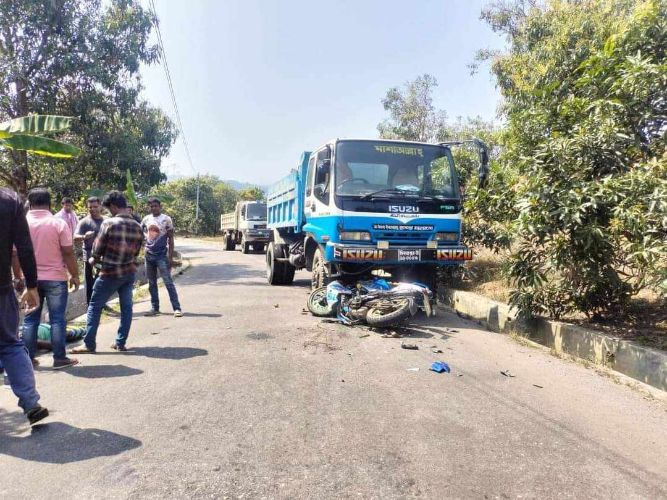 রুমায় ট্রাক-মোটরসাইকেল সংঘর্ষে নিহত-১, আহত-১