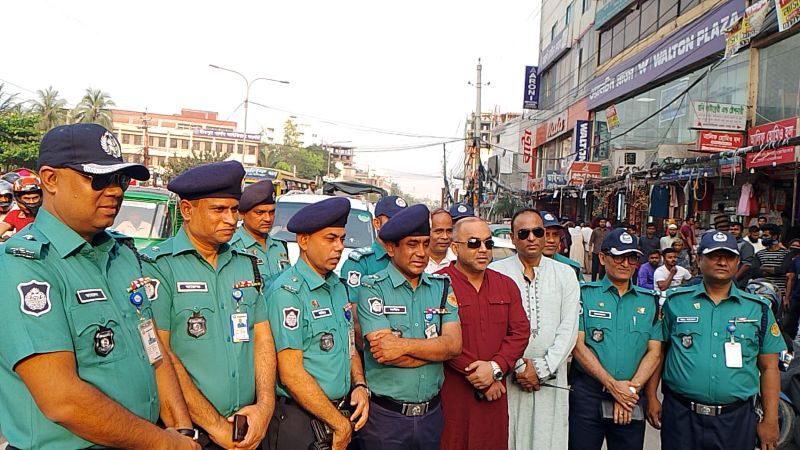 মিরপুর ১০ ফুটপাত অভিযান পরিদর্শন করলেন মিরপুর বিভাগের (ডিসি) জসীম উদ্দিন মোল্লা