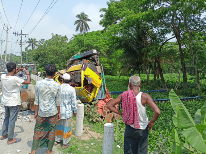 বরিশালের সড়ক দুর্ঘটনায় ব্যবসায়ী নিহত