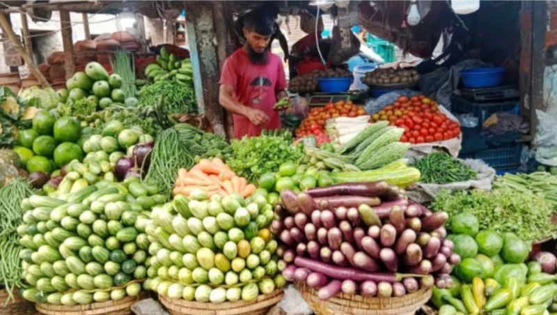 ঢাকার কাঁচাবাজারে মরিচ ও পেঁয়াজের দামে অস্থিরতা, উচ্চমূল্য নিত্যপণ্যে