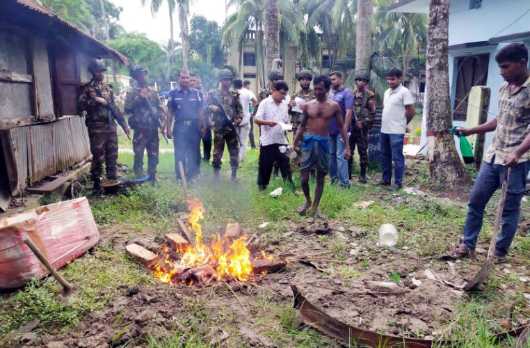 পিরোজপুরের নেছারাবাদে ২৪৭ কেজি হরিণের মাংস উদ্ধার গ্রেফতার-২