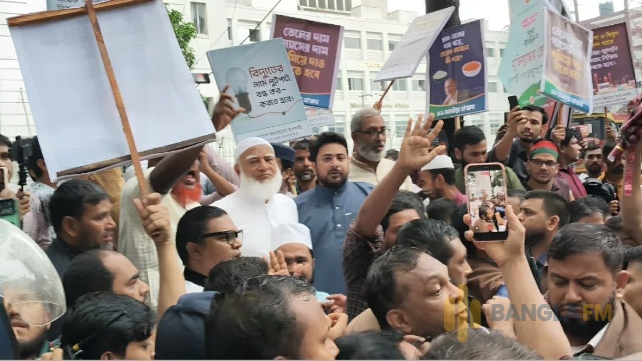 গ্যাসের দাম বাড়ানোর উদ্যোগ নিলে সরকারকে কঠিন পরিস্থিতির মুখে পড়তে হবে: নাহিদ ইসলাম