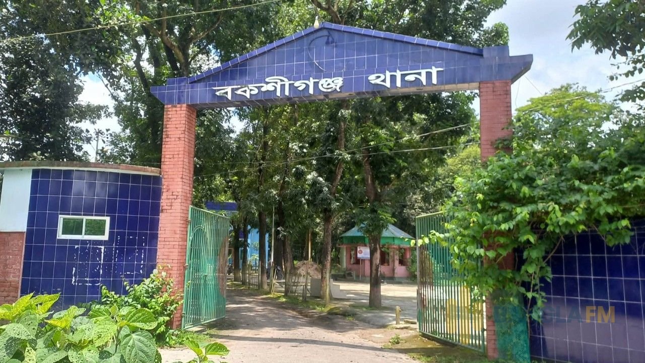মামলা তুলে নেওয়ার জন্য চাপ দিচ্ছে ধর্ষক পরিবার 