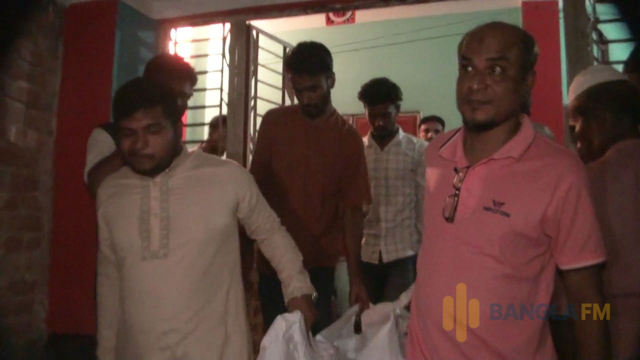 মায়ের গলায় ওড়না প্যাঁচানো, হাত-পা বাঁধা ছেলের মরদেহ খাটে