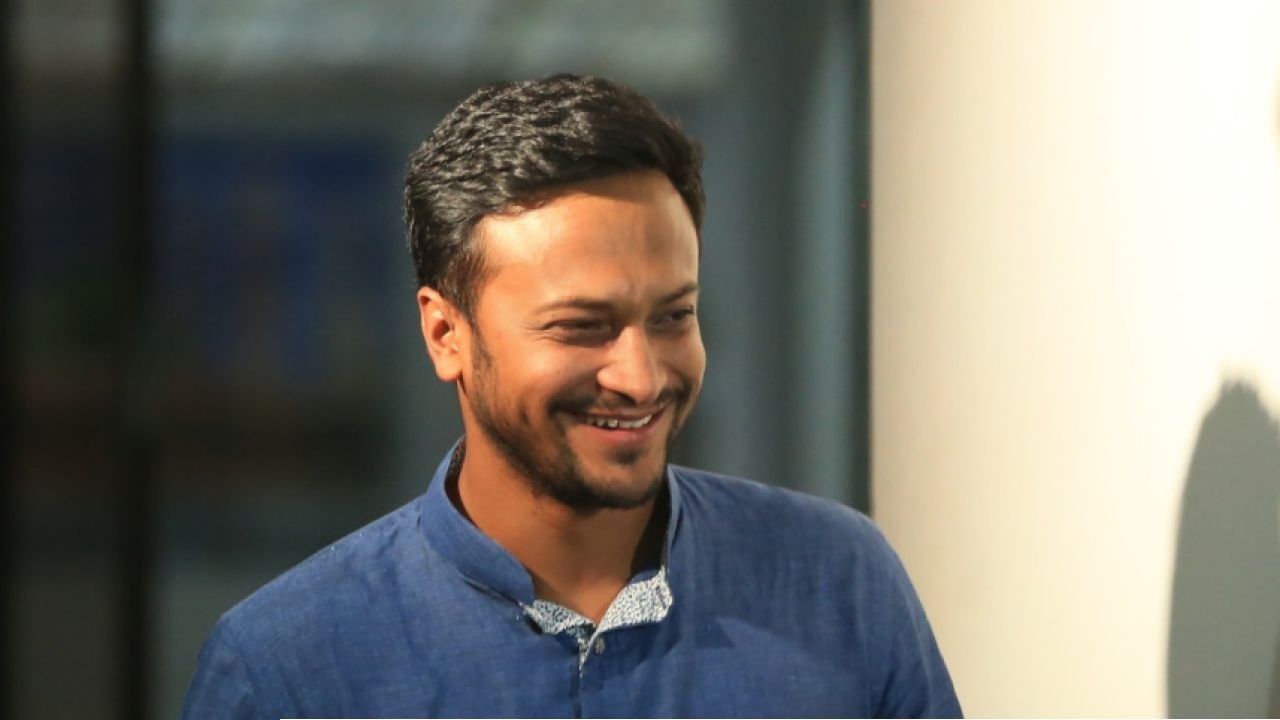 সাকিব আল হাসান ভালো খেলোয়াড় হতে পারেন, তবে মানুষ হিসেবে তিনি &lsquo;নষ্ট ও পচে যাওয়া&rsquo;। প্রধানমন্ত্রীর তথ্য ও সম্প্রচারবিষয়ক উপদেষ্টা ডা. জাহেদ উর রহমানের এই মন্তব্যের সঙ্গে আপনি কি একমত?
