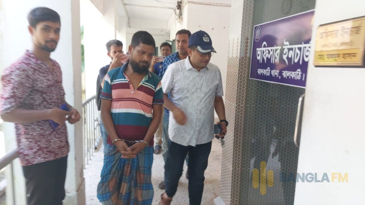 ঝালকাঠিতে ৬০ বছর বয়সী নারীকে ডেকে নিয়ে ধর্ষণ, গ্রেপ্তার ২
