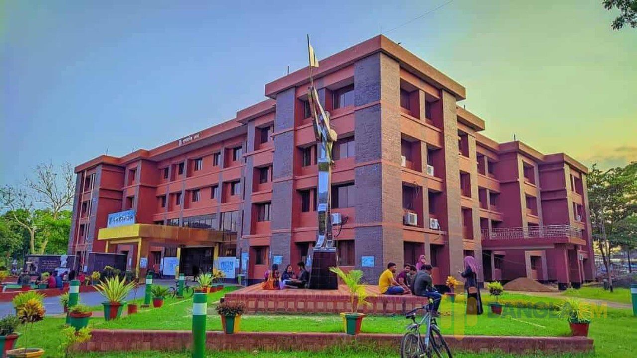 পবিপ্রবিতে র&zwj;্যাগিংয়ের শিকার হয়ে নবীন শিক্ষার্থী হাসপাতালে