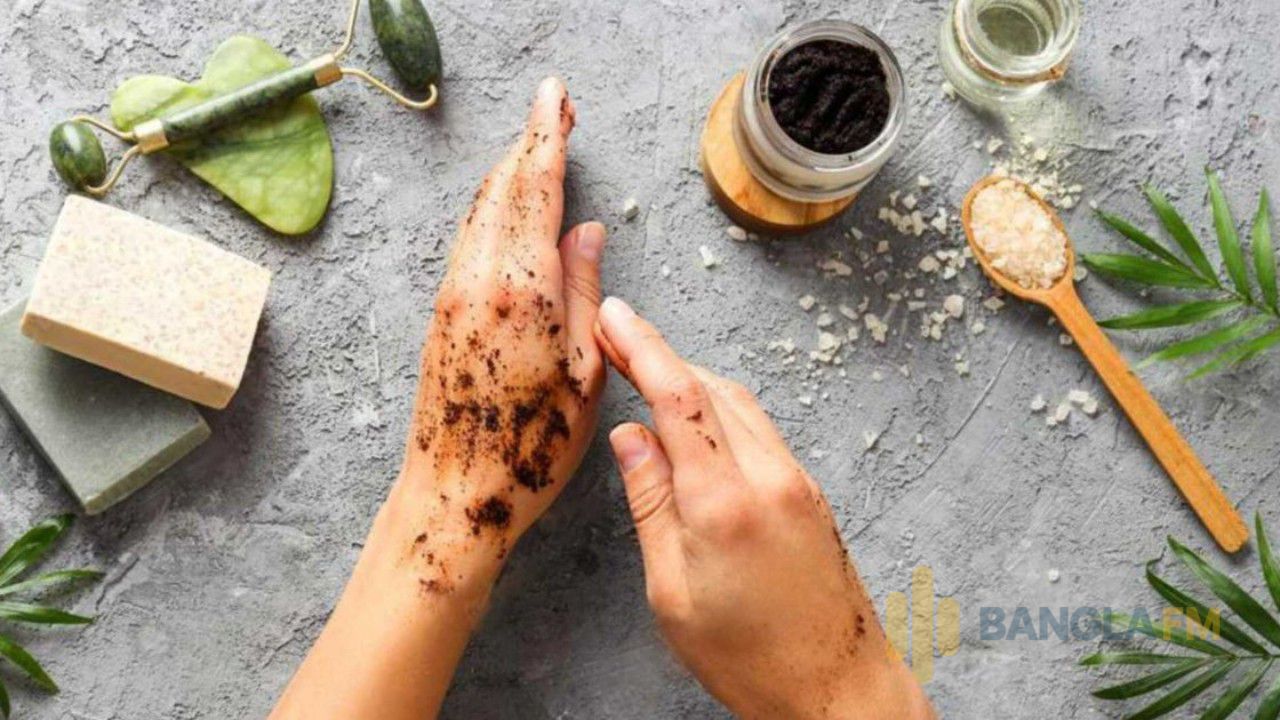 হাতের ট্যান দূর করবেন কিভাবে? জেনে নিন