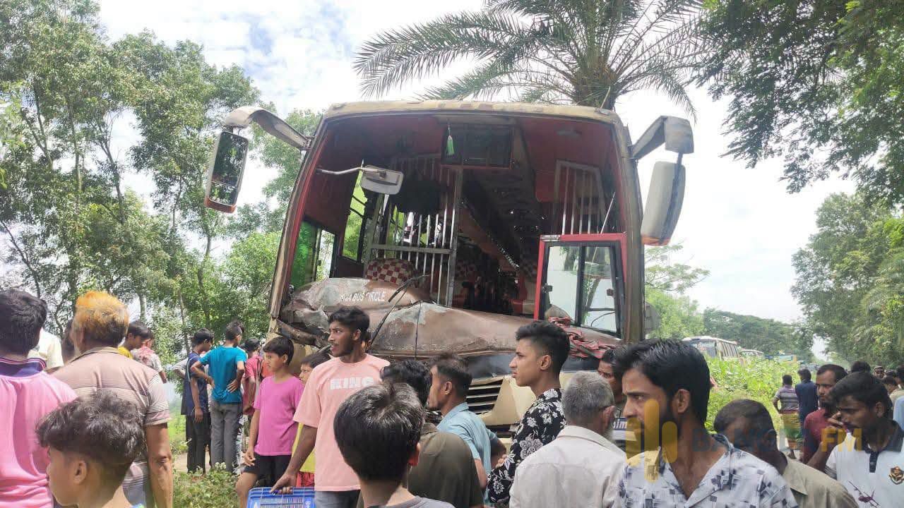 নাটোরের বড়াইগ্রামে সড়ক দুর্ঘটনায় নিহত ৪