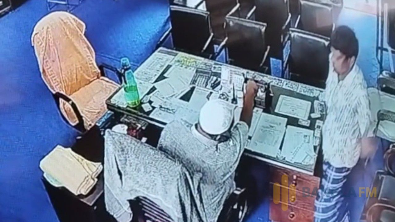 জয়পুরহাটে বিদ্যালয়ে ঢুকে প্রধান শিক্ষককে হেনস্তা ও হামলার অভিযোগ