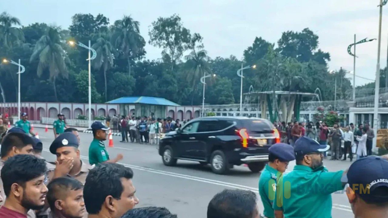নবনির্বাচিত রাষ্ট্রপতির শপথে বঙ্গভবনে প্রবেশ তিন বাহিনীর প্রধান