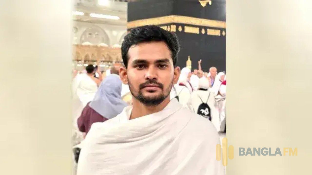 পবিত্র ওমরাহ পালন করলেন আসিফ মাহমুদ