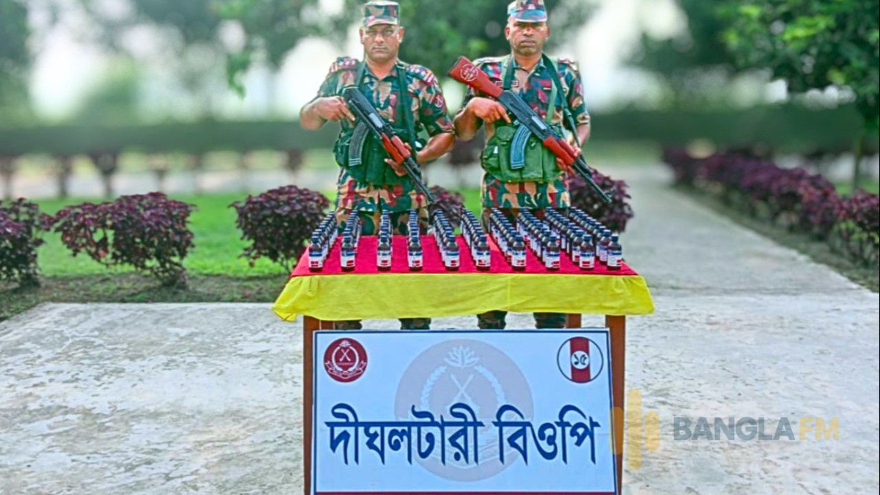 ১৫ বিজিবি’র মাদক বিরোধী অভিযানে বিপুল পরিমান ভারতীয় ইস্কাপ সিরাপ জব্দ