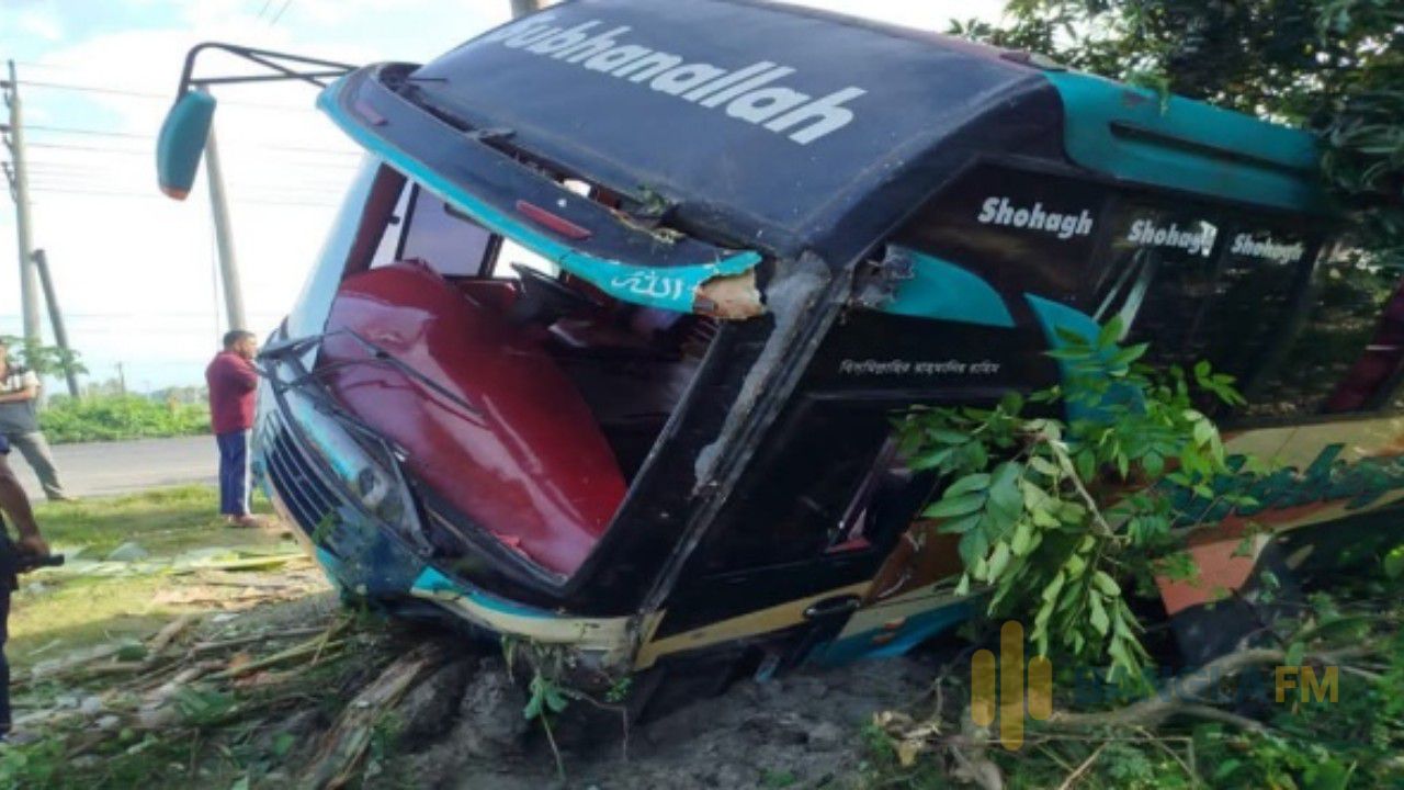 সাতক্ষীরায় বাসের ধাক্কায় পথচারী নিহত