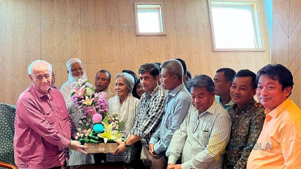 পার্বত্য মন্ত্রী সাচিংপ্রু জেরীর সাথে বান্দরবান পার্বত্য জেলা পরিষদের চেয়ারম্যানের সাক্ষাৎ