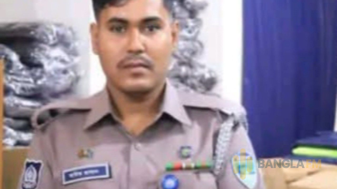 নারীকে বাঁচাতে তিতাস নদীতে ঝাঁপ পুলিশ সদস্যের