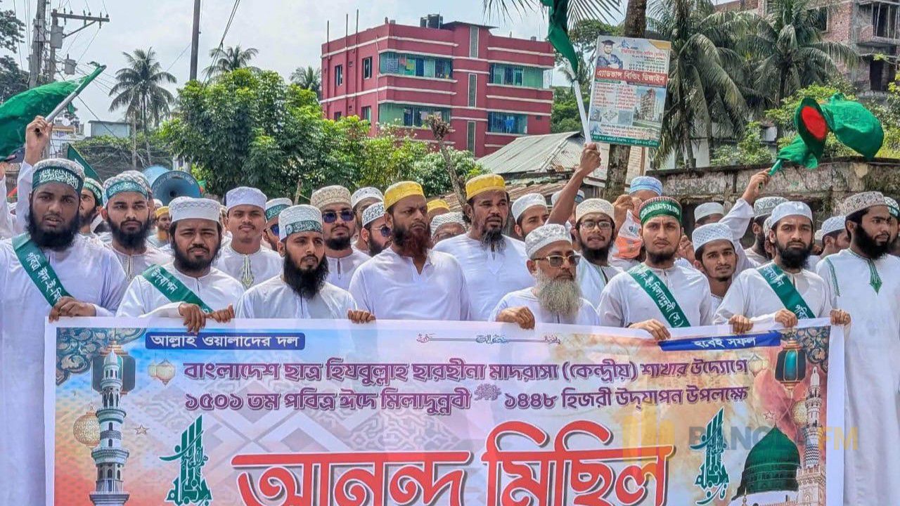নেছারাবাদে ঈদে মিলাদুন্নবী উপলক্ষে ছারছীনা দরবারের বিশাল আনন্দ মিছিল