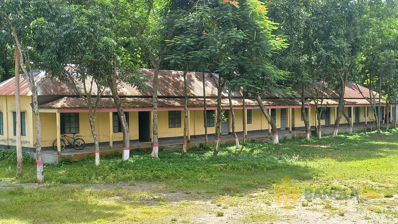 ১০৭ বছরেও উন্নয়নে ছোয়াঁ লাগেনি বাট্টাজোড় কামিল মাদরাসায়