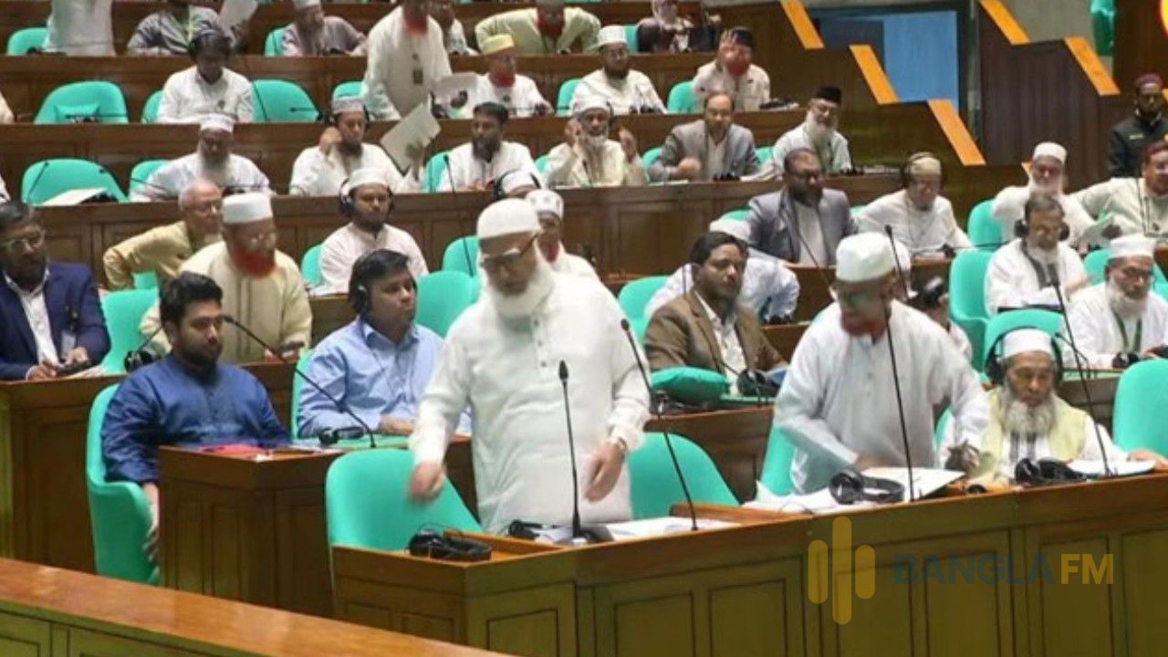  সংসদের প্রথম দিনেই ওয়াকআউট বিরোধী দলের