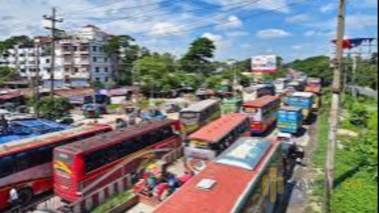ঢাকা-চট্টগ্রাম মহাসড়কে ৪০ কিলোমিটার তীব্র যানজট: অ্যাম্বুলেন্সে আটকে রোগী মৃত্যু
