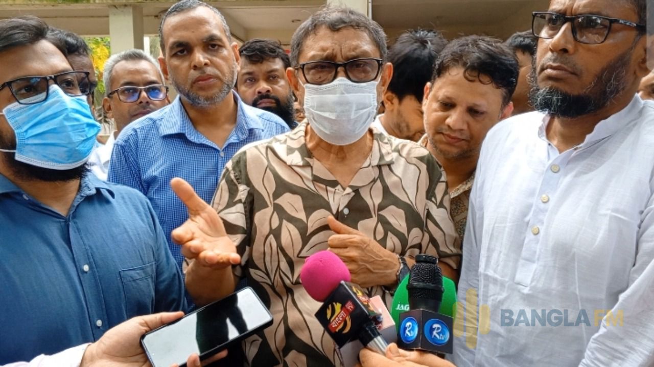 সদরপুর হাসপাতালে স্বাস্থ্যমন্ত্রীর আকস্মিক পরিদর্শন, ৩ নার্সকে বদলির নির্দেশ