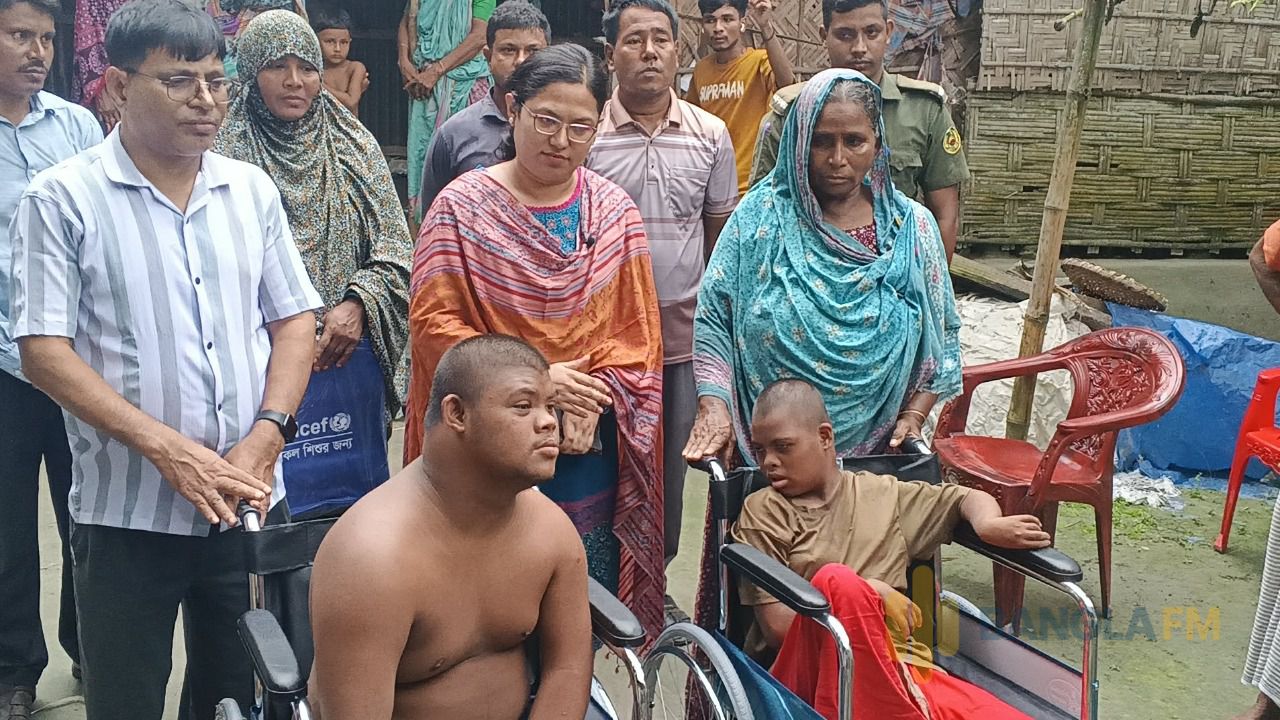 সংবাদ প্রকাশের পর চিলাহাটির সেই হাসিনা বেগমের পাশে দাঁড়ালেন ইউএনও 