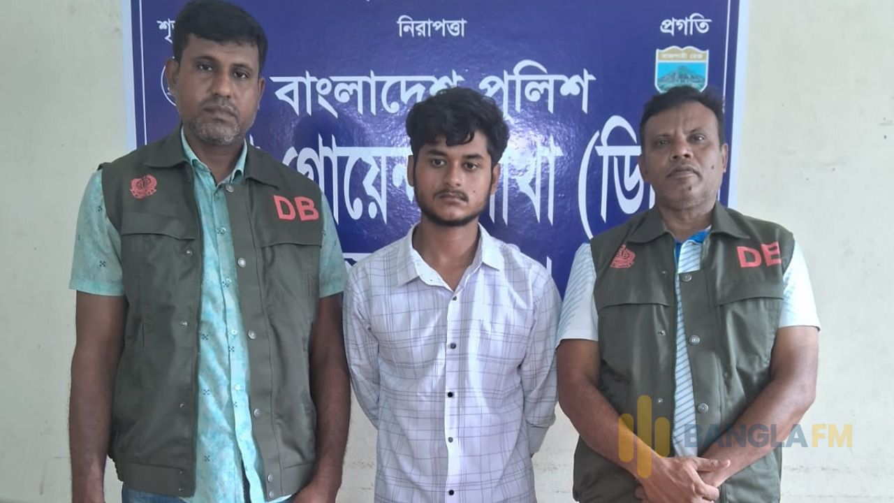 জয়পুরহাটে স্কুলছাত্র অপহরণ ও চাঁদাবাজির ঘটনায় আরও এক আসামি গ্রেপ্তার, উদ্ধার ছিনতাইকৃত মোবাইল