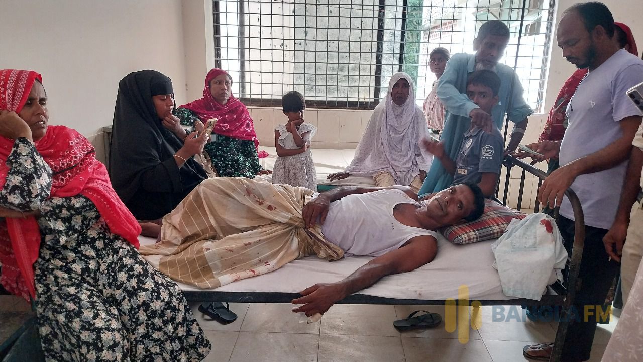 জমিজমা নিয়ে বিরোধের জেরে ইউপি সদস্যকে হত্যার উদ্দেশ্যে প্রকাশ্যে ছুরিকাঘাতের অভিযোগ