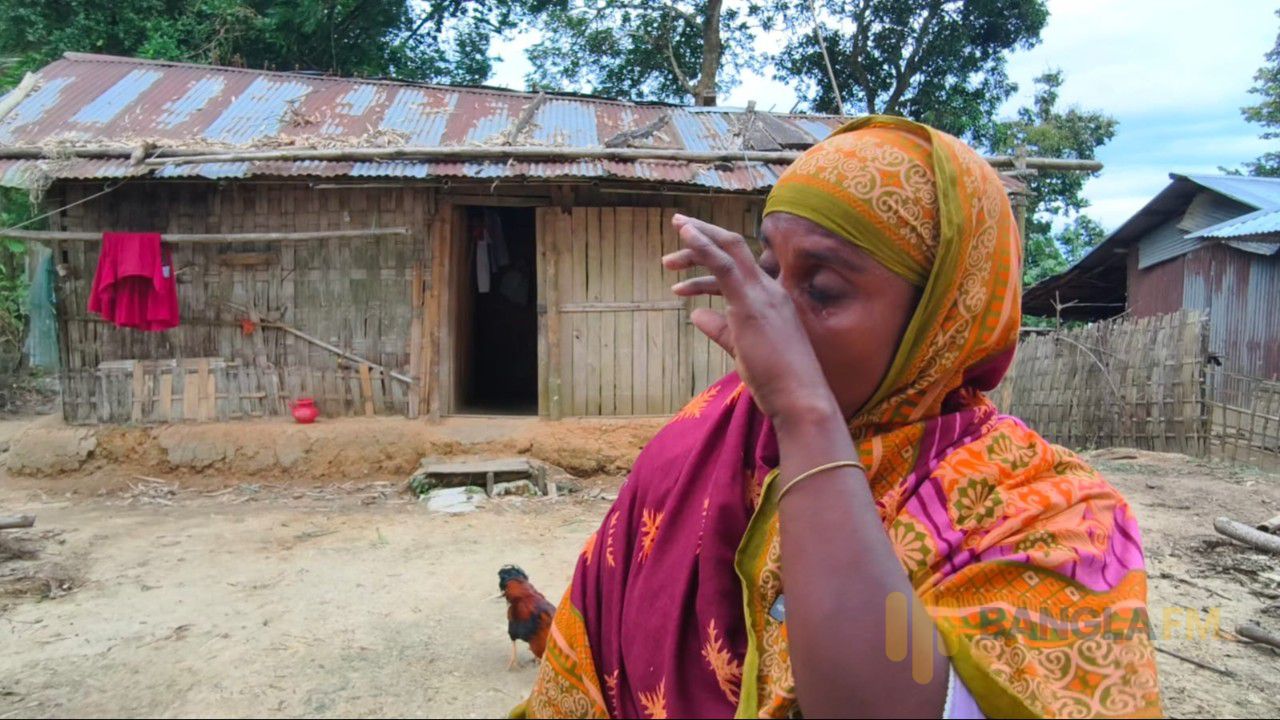 দারিদ্র্যের নির্মম থাবায় থমকে গেছে তিন সন্তানের জীবন