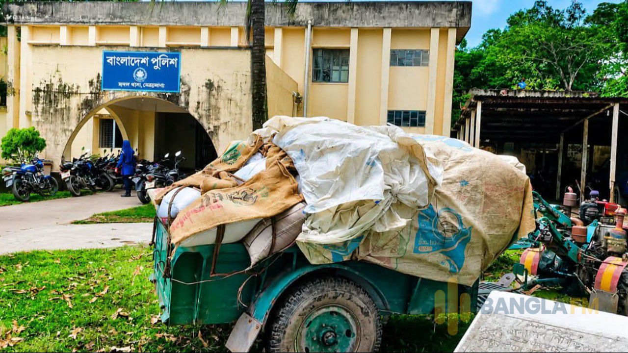 মদনে পাচারের সময় ১০০ বস্তা সরকারি চাল জব্দ, দুই চালক আটক