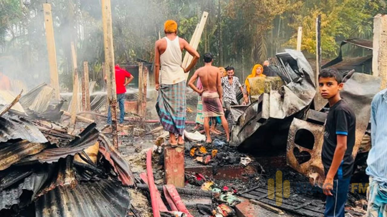লক্ষ্মীপুরের রায়পুরে আগুনে পুড়ল ১১ ঘর ও ৬ দোকান