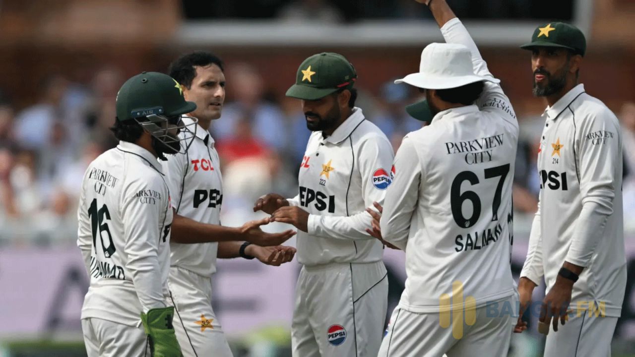 বাবরদের ফোন জিম্মায়, পাকিস্তান দলে বাড়ছে অস্থিরতা