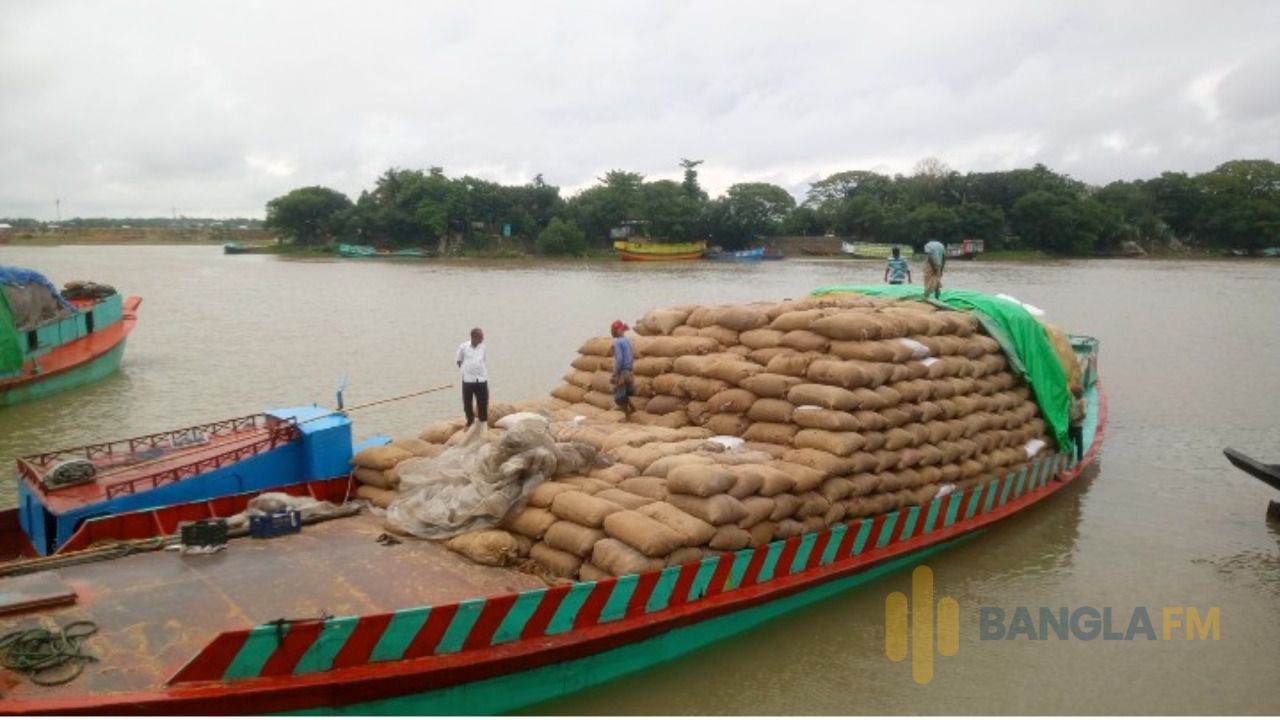 সুনামগঞ্জের বোরো ধানের বাজারে ধস: গোলায় ধান রেখে দিশাহারা সহস্র কৃষক