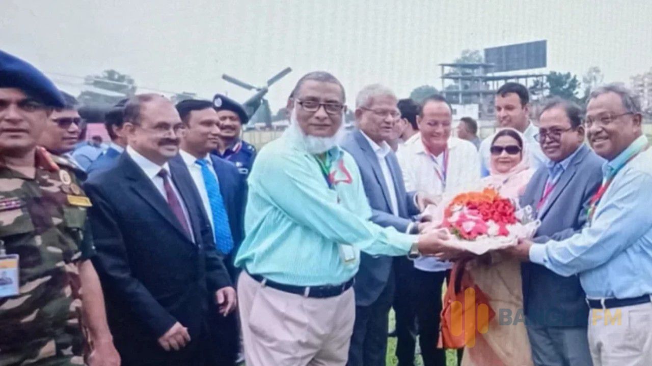 ঠাকুরগাঁওয়ে পৌঁছেছেন রাষ্ট্রপতি