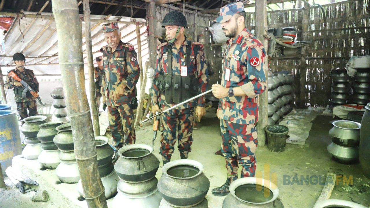 কাপ্তাইয়ে বিজিবি’র অভিযানে দেশীয় মদ তৈরির অবৈধ কারখানা জব্দ