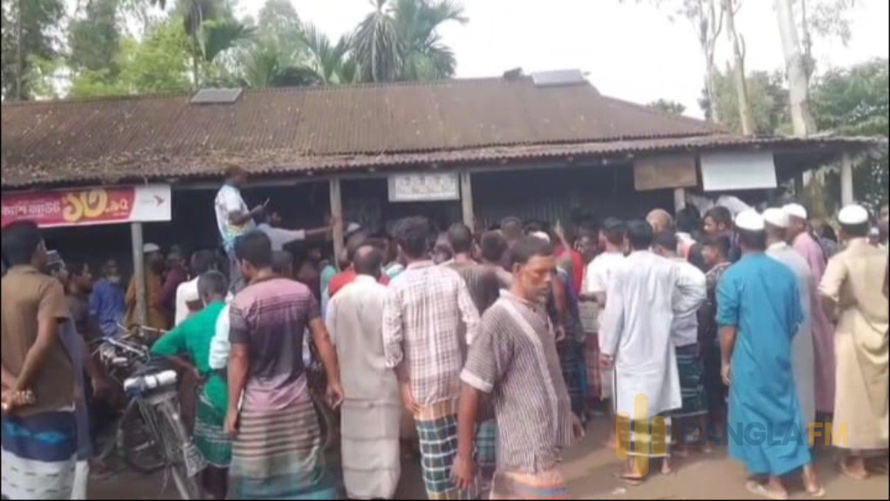 কুড়িগ্রামে ফের সার না পেয়ে হট্টগোল-ভাঙচুর, সড়ক অবরোধ