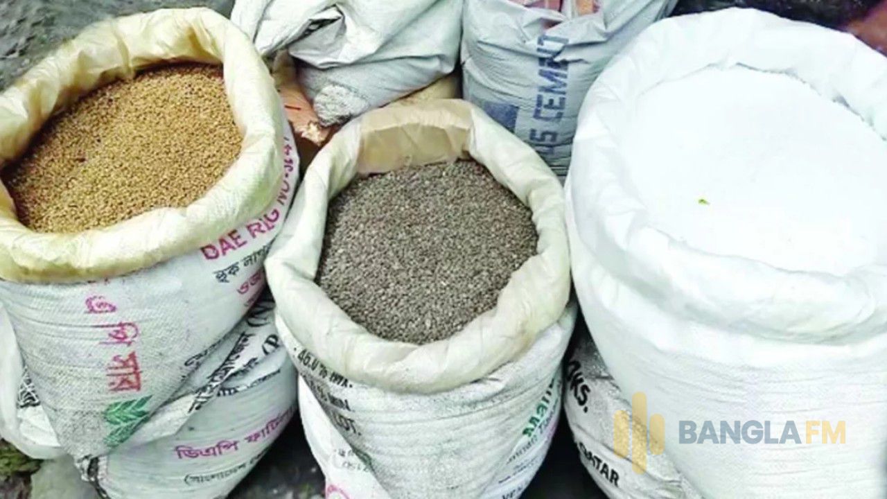 সার বিক্রিতে অনিয়ম: সিরাজগঞ্জের ৬ সাব ডিলারের বরাদ্দ বন্ধ