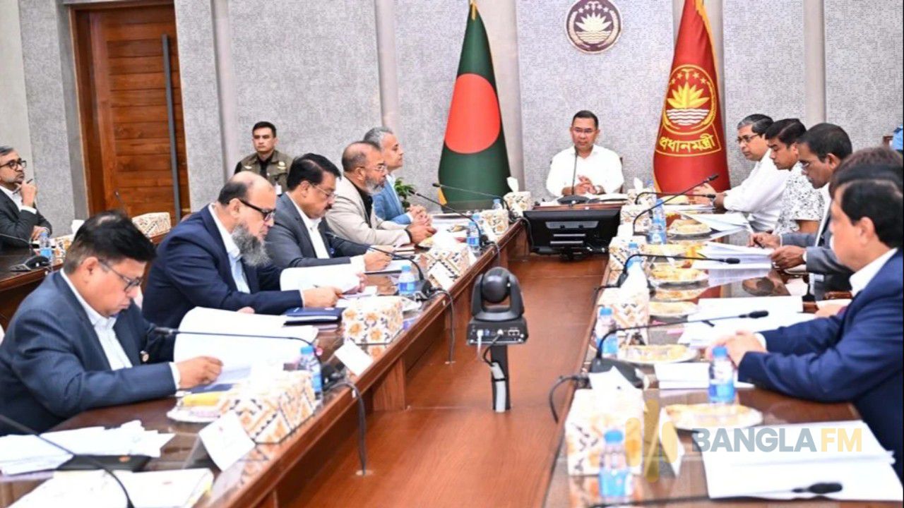 পলিথিন-প্লাস্টিক ব্যবহার বন্ধে কঠোর হওয়ার নির্দেশ প্রধানমন্ত্রীর