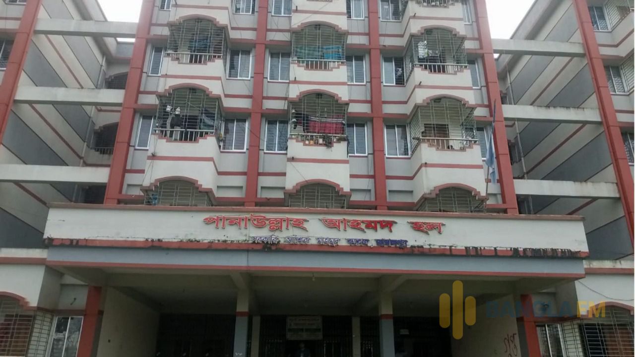 জামালপুরে কলেজ থেকে লাশ উদ্ধার 