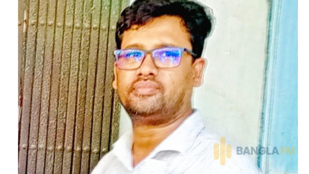 রাজারহাটের লিটনকে নিয়ে দুই বধুর লড়াই, বাসস্ট্যান্ডে চুলাচুলি