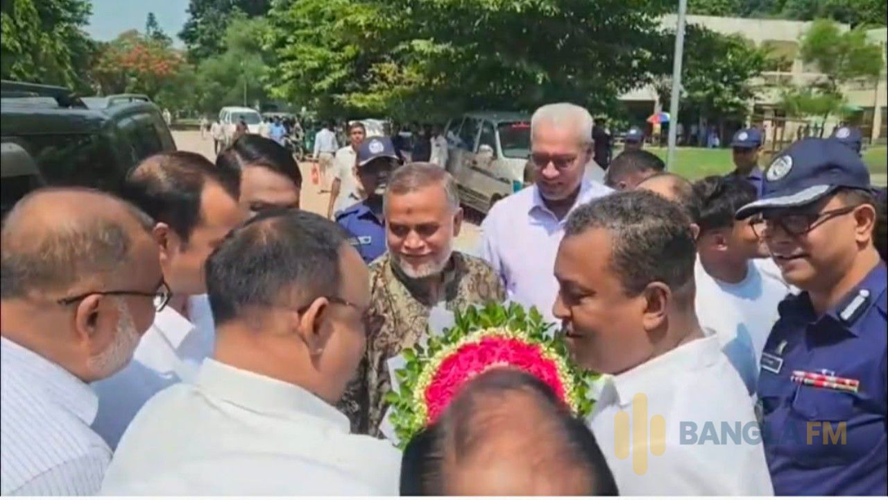 ভু্ক্তভোগীদের মাঝে প্রণোদনা বিতরণ ও শারদীয় দুর্গাপূজা নির্বিঘ্নে করতে সবাইকে সজাগ থাকার আহ্বান: হুইপ জি কে গৌছ