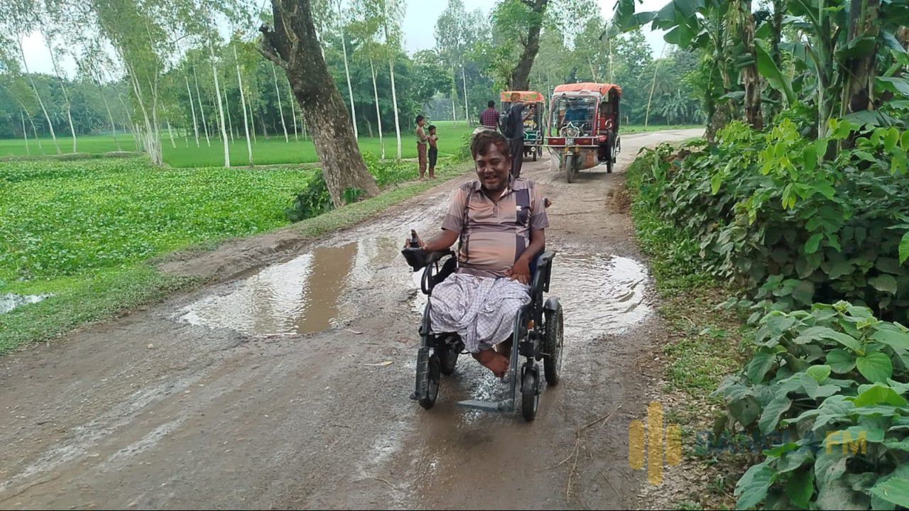 ফুলবাড়ী-কাঁঠালবাড়ী সড়কের ৫ কিমি জুড়ে বেহাল দশা