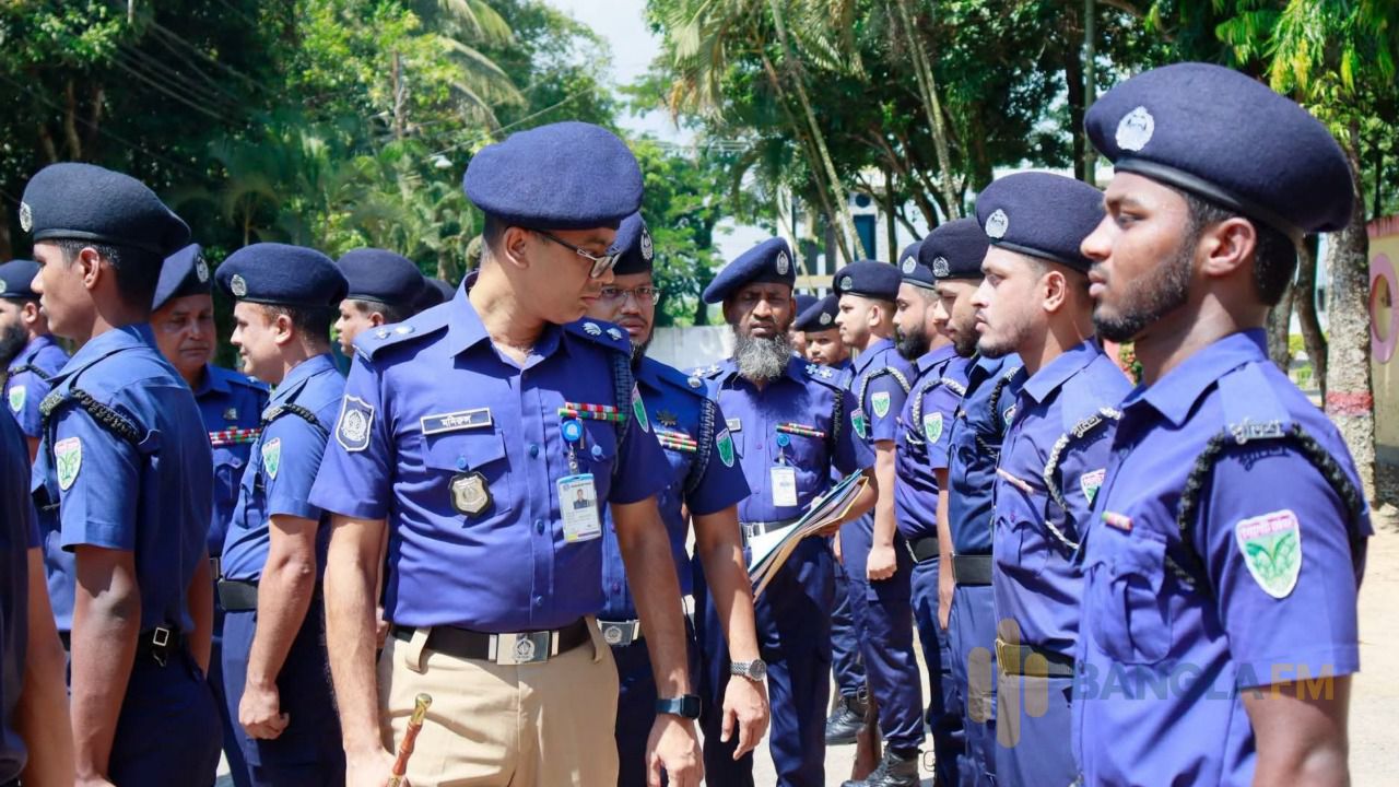 পুলিশ লাইন্স পরিদর্শনে মৌলভীবাজারের পুলিশ সুপার