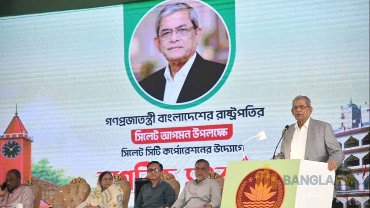 গণতন্ত্র রক্ষা ও দেশ পুনর্গঠনই এখন প্রধান কাজ