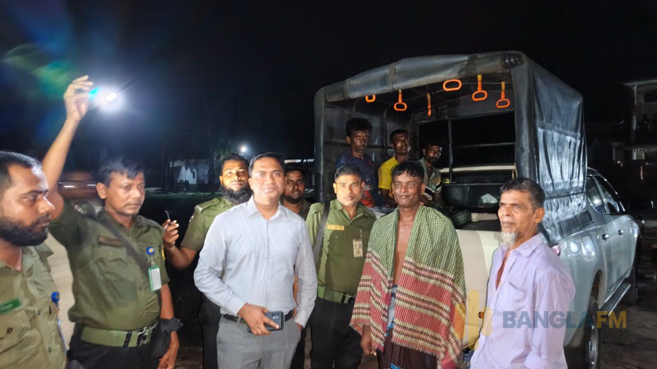 চরভদ্রাসনে রাতভর মাদকবিরোধী অভিযান, স্কুল মাঠে ৩ জন আটক