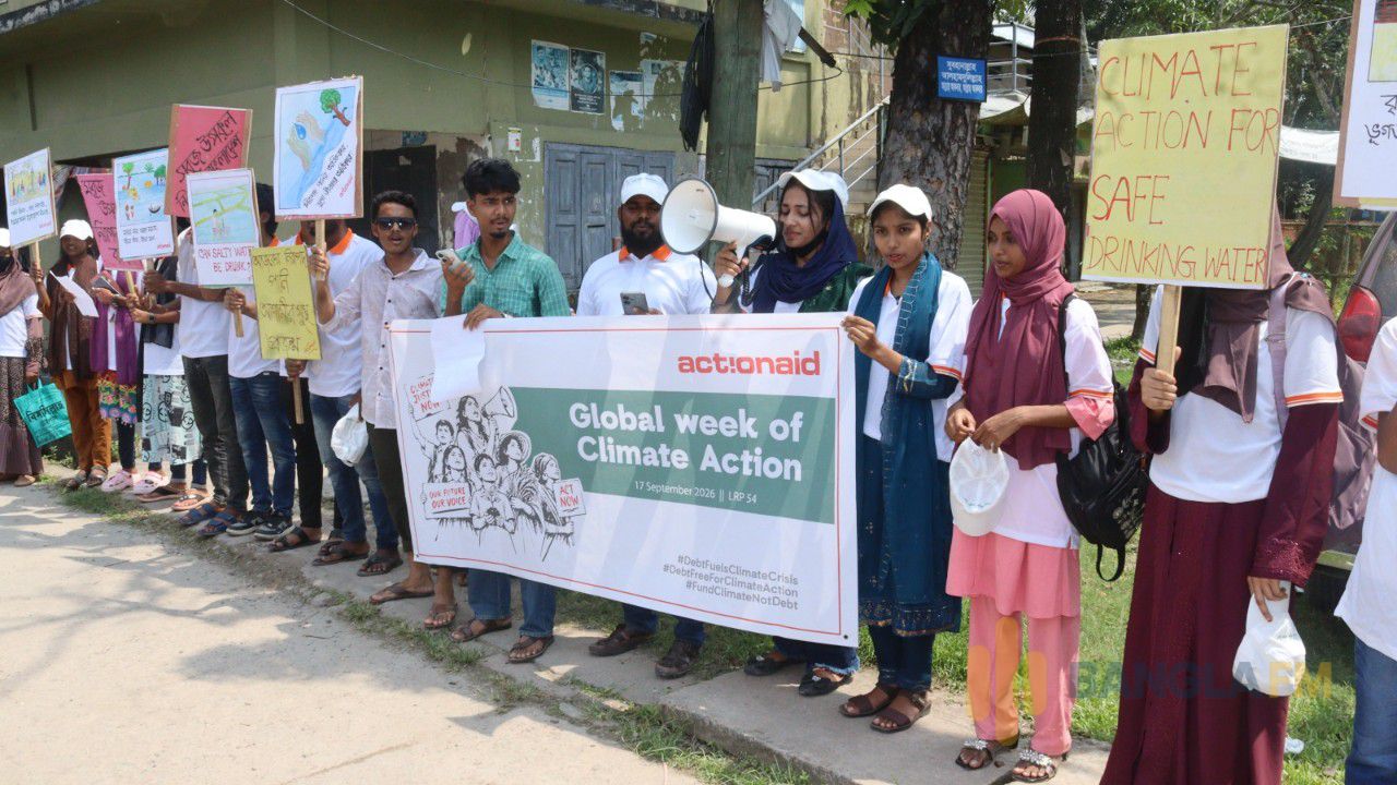 নিরাপদ পানি ও কৃষির উপযোগী পানির দাবিতে শ্যামনগরে যুবদের মানববন্ধন