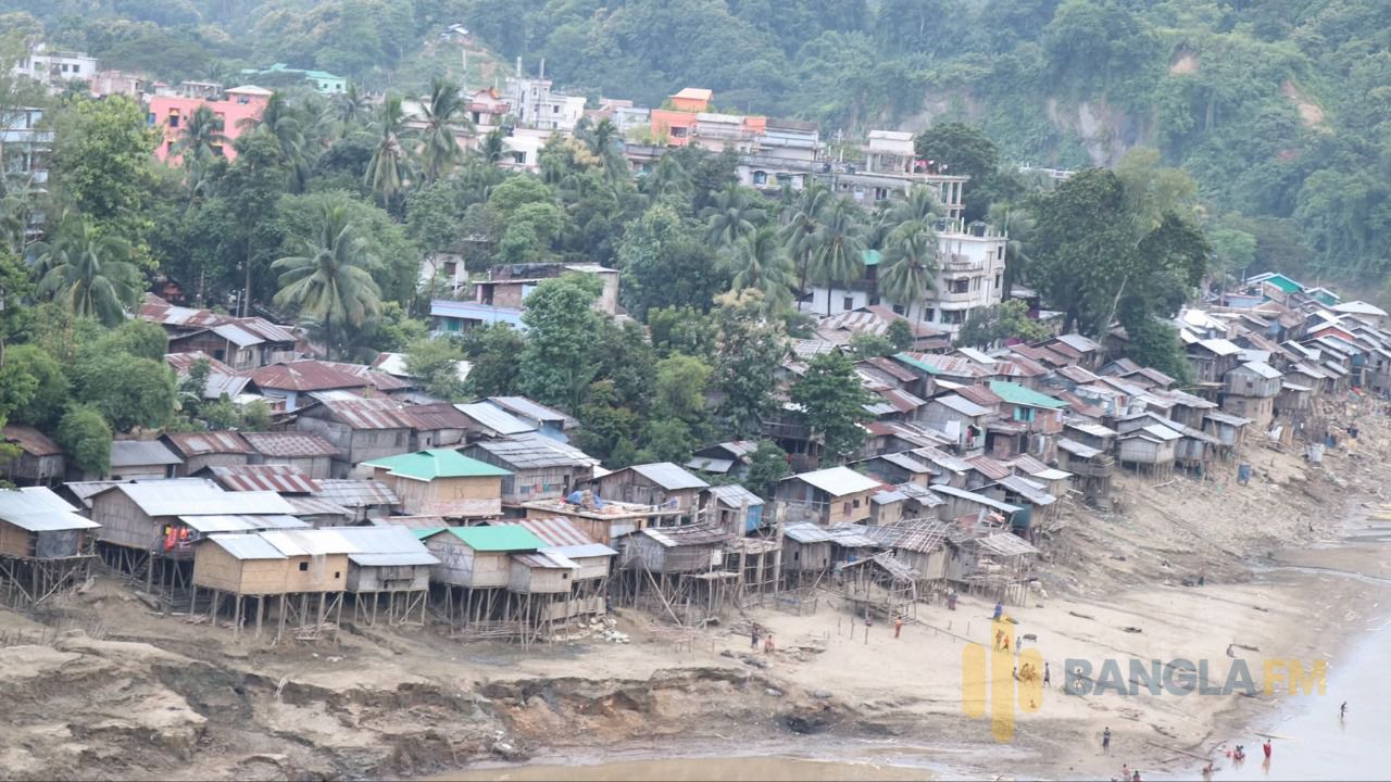 বান্দরবানে সাঙ্গু নদীর পাড় দখল করে অসংখ্য ঝুঁকিপূর্ণ বসতি, ভাঙন ও পরিবেশ নিয়ে শঙ্কা