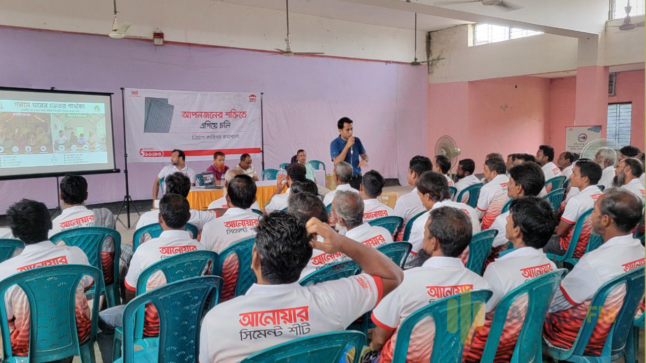 গোপালপুরে আনোয়ার সিমেন্ট শীটের কারিগর কর্মশালা