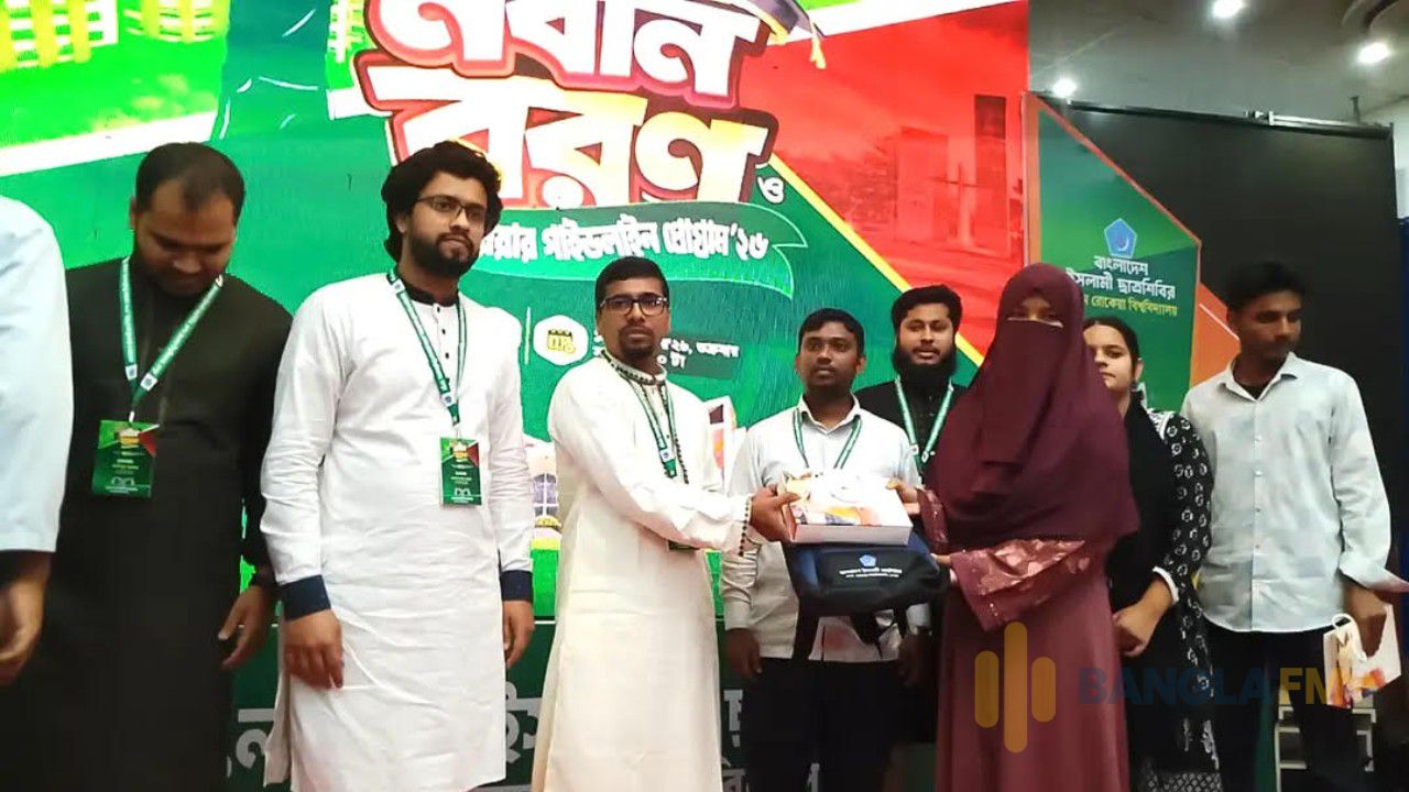 ১২০০ নবীন শিক্ষার্থীকে বরণ করে নিলো বেরোবি ছাত্রশিবির